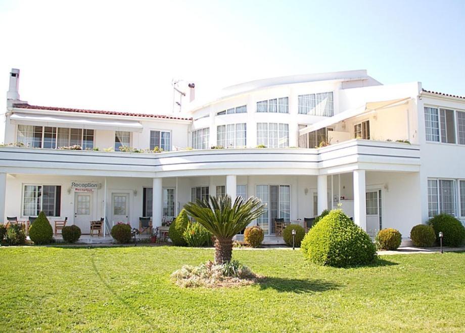 Miloi Rooms And Apartments Exterior foto