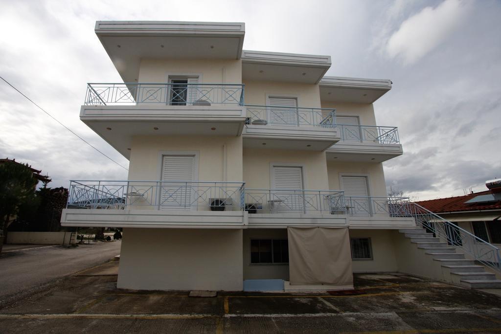 Miloi Rooms And Apartments Exterior foto