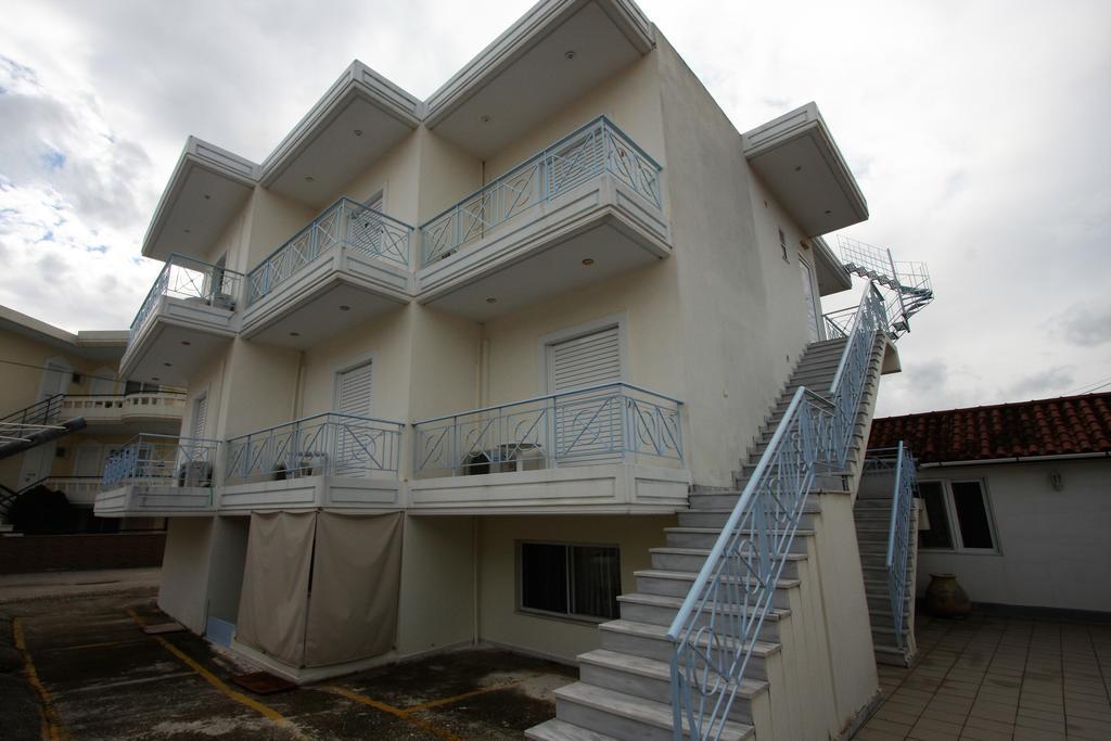 Miloi Rooms And Apartments Exterior foto